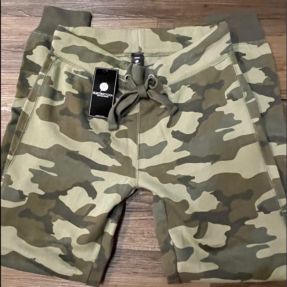 Electric Yoga Camo Joggers NWT, Small